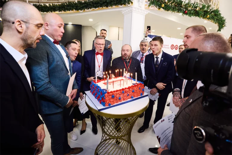 Праздничный торт на конференции