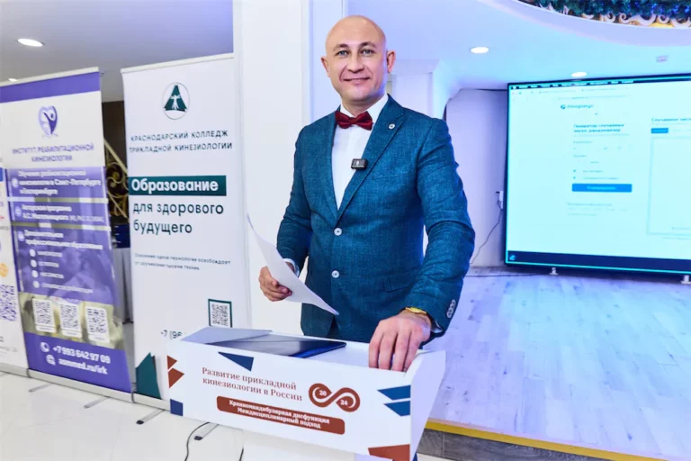 Циванюка Антон Владимирович зачитывает доклад